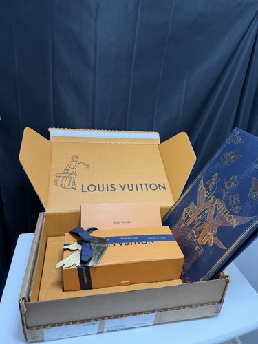Louis vuitton holiday box set - louis,