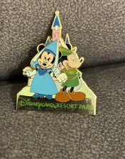 Disney trading resort Pin- Castle Series Mickey & Minnie Disneyland  Paris.