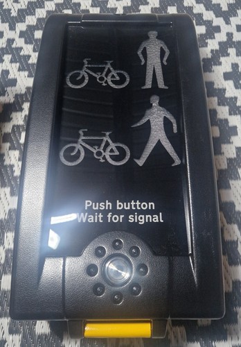Pedestrian crossing wait - crossing,