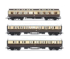 HORNBY 'OO' GAUGE RAKE OF 3