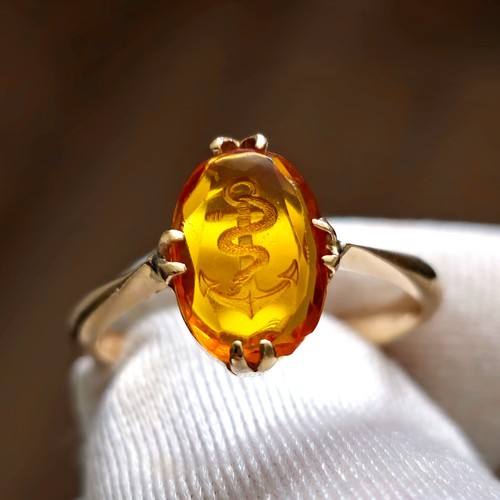 Fine 9ct gold - gold, stone