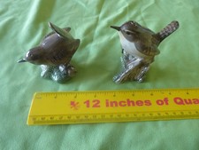 A PAIR OF  SALT AND PEPPER WREN BESWICK BIRD FIGURINES