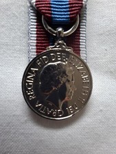 QUEENS PLATINUM JUBILEE MEDAL 2022 MOUNTED MINIATURE MEDAL COURT-MOUNTED QPJM