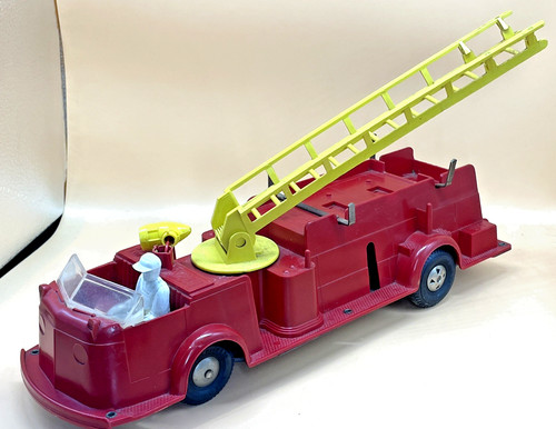 Louis marx deluxe fire truck - louis,