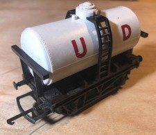 OO gauge (1:76 scale) United Dairies milk tanker wagon - unboxed