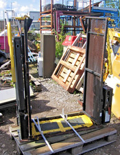 WHEEL CHAIR LIFT   " BRAUN "  EXCOUNCIL MINI BUS. 363 KG CAP.  YEAR 2012