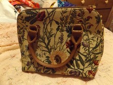 Museum collection shoulder