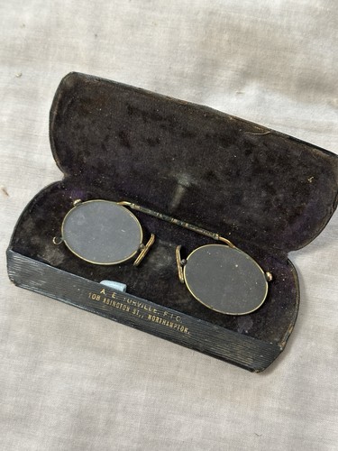Pince nez vintage glasses - pince,