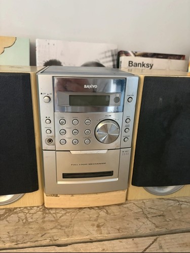 Sanyo compact shelf stereo - sanyo,