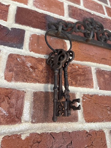 Hanging keys cast - hanging, iron