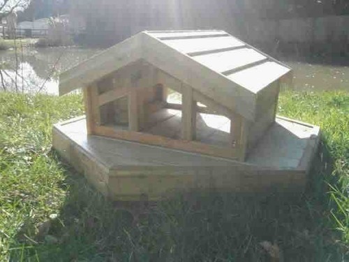 Floating duck house with