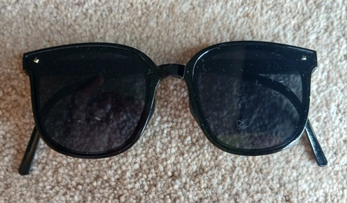 Black foldable sunglasses - black,