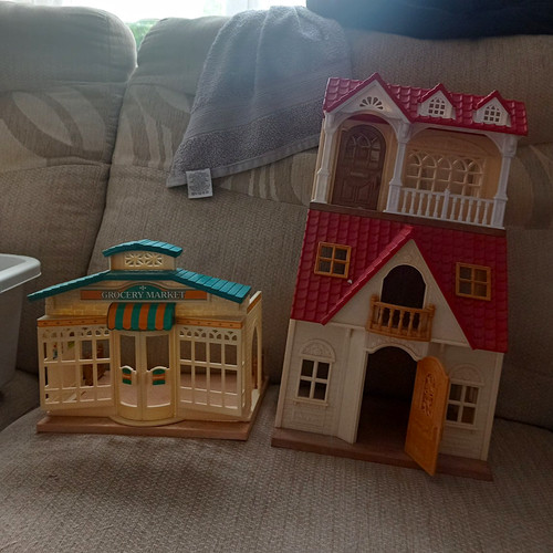 Sylvanian families house and - house,