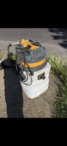 Gutter vacuum cleaner with - vacuum,