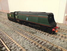 Hornby Tangmere Steam Engine OO Gauge Streamlined Battle of Britain Class