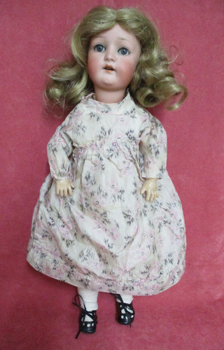 Antique bisque head - antique,