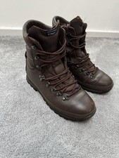 Genuine British Issue Brown Altberg Defender Boots!Size 8 M. Used. Very Good Con