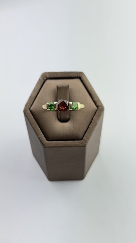 Garnet and tsavorite 9ct - garnet,