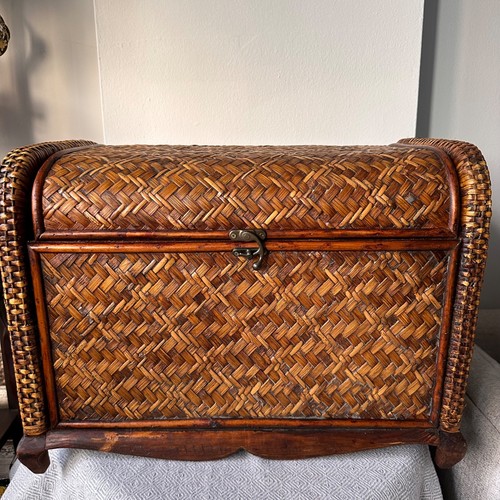 Vintage large handmade wicker - large,