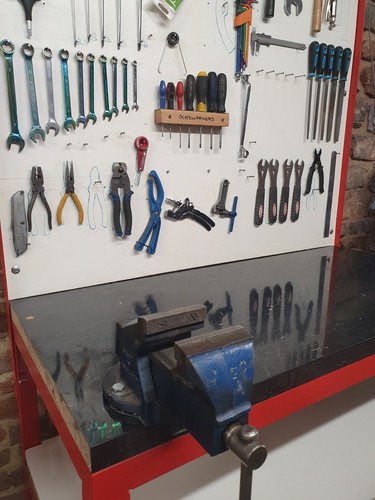 Heavy duty workbench with - , no