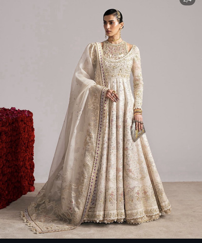 Suffuse outfit medium - suffuse,