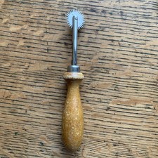 Vintage Morrall Stitch Gauge/Pricking Wheel Saddlers Leatherwork (G2-Misc 21B)