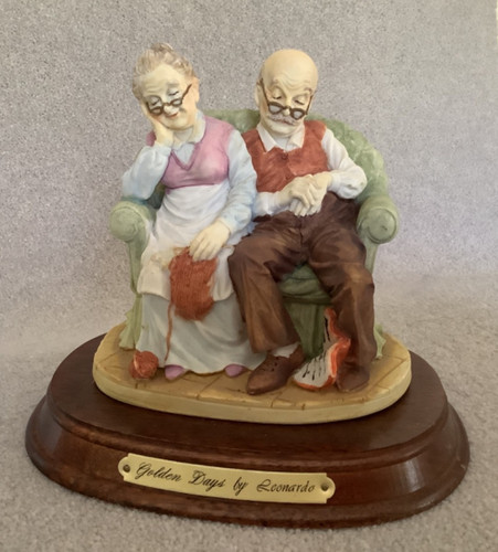 Golden days figurine - days',