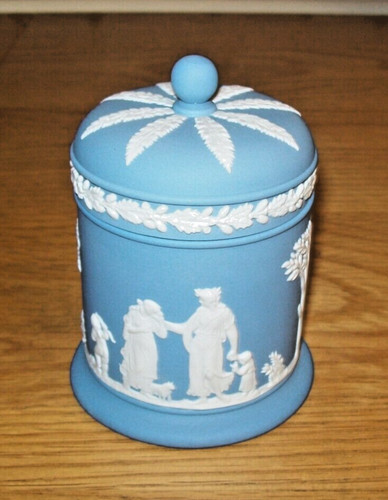Beautiful vintage wedgwood - beautiful,