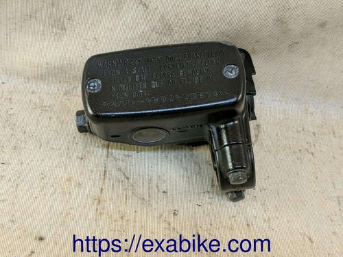 Front brake master cylinder