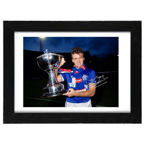 Davie cooper signed autograph - davie,