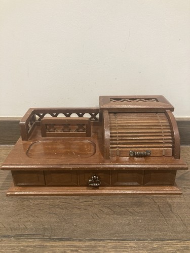 Vintage table top jewellery - table,