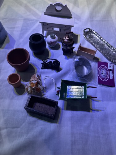 Job lot dolls house - job,