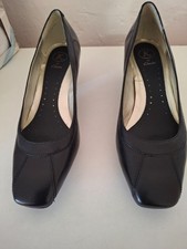 K by Clarks black excellent