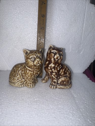 Two brown and white glaze - white,