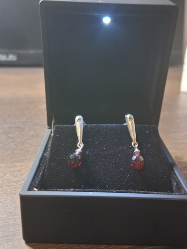 Genuine garnet diamond - garnet, /