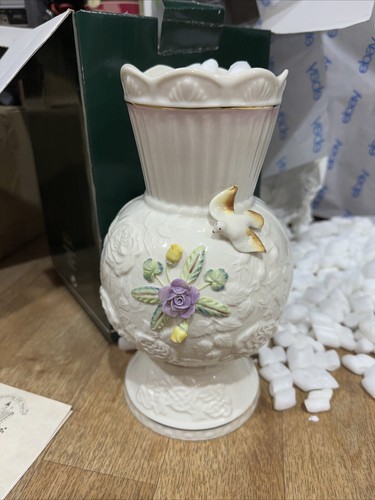 Belleek 2007 songbird - 2007, vase