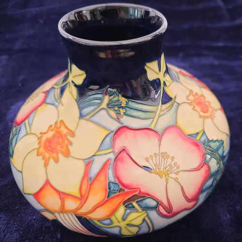 Moorcroft pottery vase - vase, 32/8