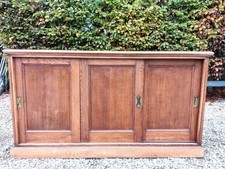 STUNNING POLISHED LARGE AND  VERY HEAVY SOLID OAK TRIPLE SLIDING DOOR  CUPBOARD 