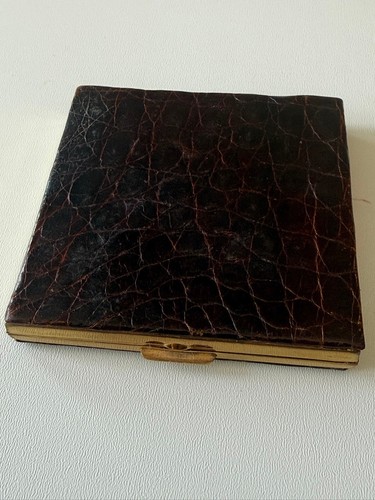 Vintage gold tone - tone, powder