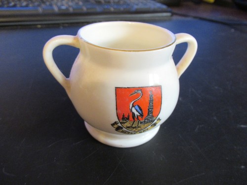 Goss crested china hitchin - crested,