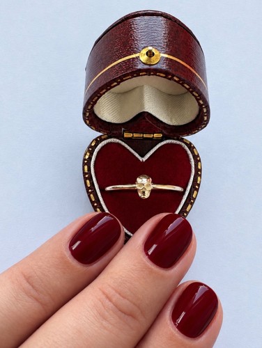 9ct gold memento mori skull