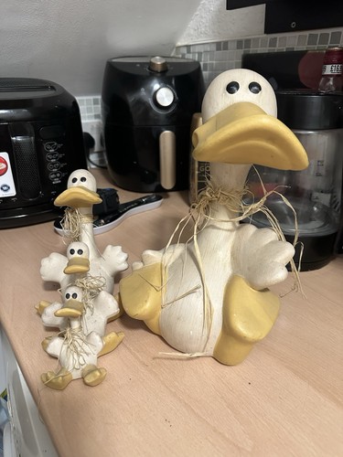 Pottery family ducks - family,