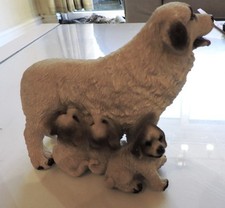 Standing mama pyrenean - standing,