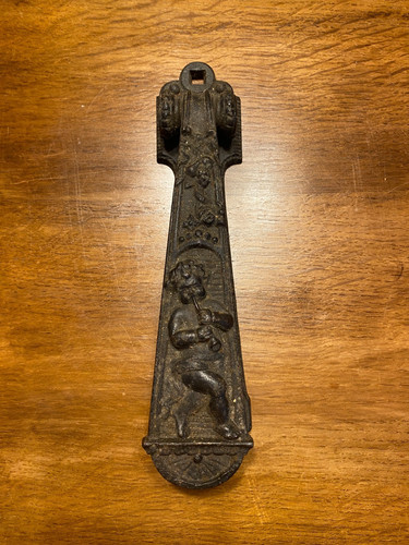 Cast iron door knocker - , no.425