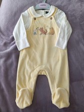 Baby Boys long sleeved Winnie The Pooh outfit In Size 3-6 Months BNWOTS 