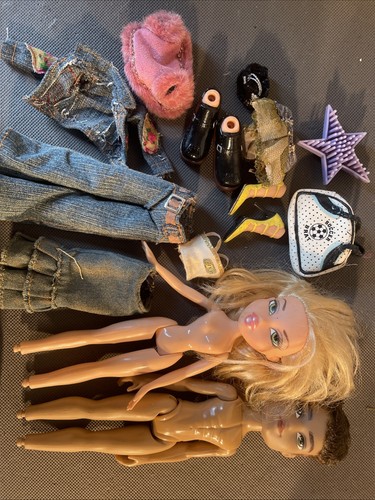 Bratz dolls with clothes - clothes, and
