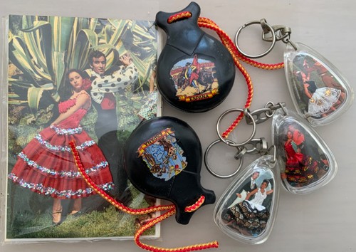 Vintage kitsch keyring spanish - vintage,
