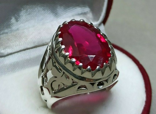 Oval cut deep red - oval,