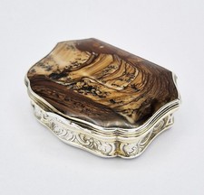 FINE 18TH CENTURY SOLID SILVER GILT AGATE MOUNTED SNUFF BOX c1760