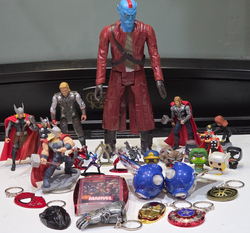Large avengers figures - figures, job